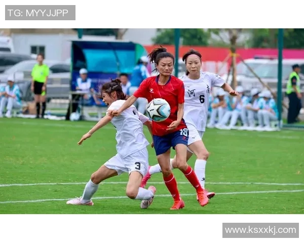中国女足球星风采展现:聚焦她们的荣耀与拼搏精神 中国女足球星风采展现:聚焦她们的荣耀与拼搏精神