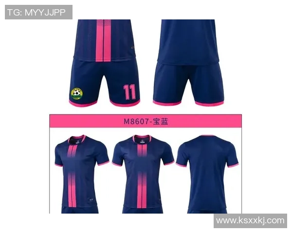 球星短袖足球背后的故事与趋势分析解析