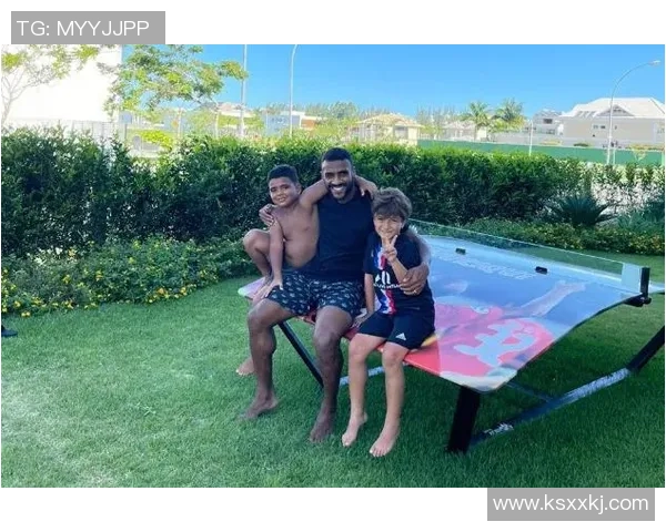 专属足球鞋背后的传奇球星与品牌合作故事揭秘